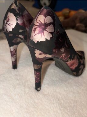 Floral Satin Pointed-Toe High Heels - Black & Mauve